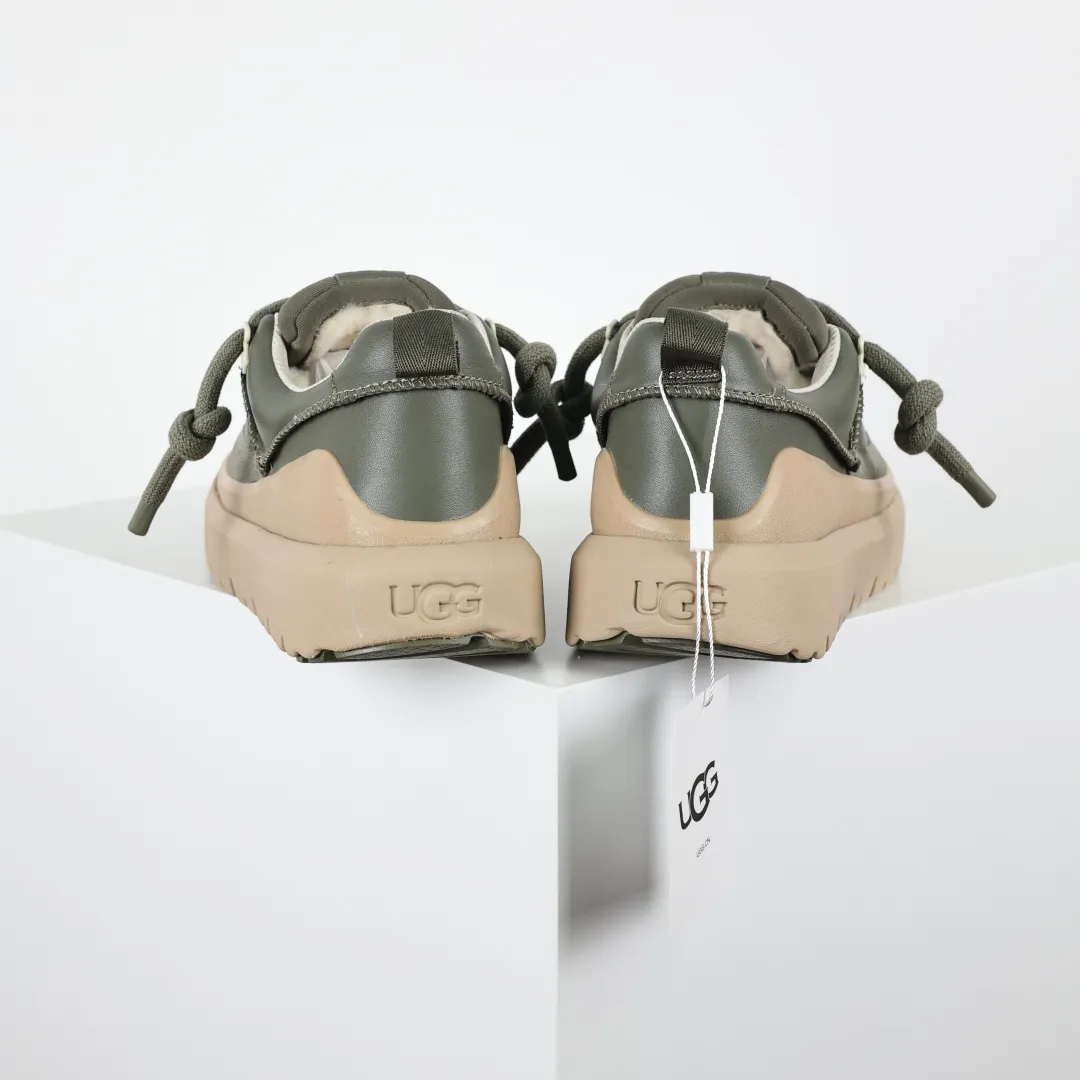 Copy price 💰700 Core recommendation Good price In recent years, uug has launched a series of styles that are partially geared towards the preferences of young consumers and have also moved to the forefront of fashion trends. Shoe body material Water-repellent coated suede upper 17 mm UGGPURE™ implanted wool insole Lightweight non-slip comfortable rubber outsole with brand LOGO trademark Comes with a full set of packaging Size: 35 37 38 39 40 41 42 43 44 45